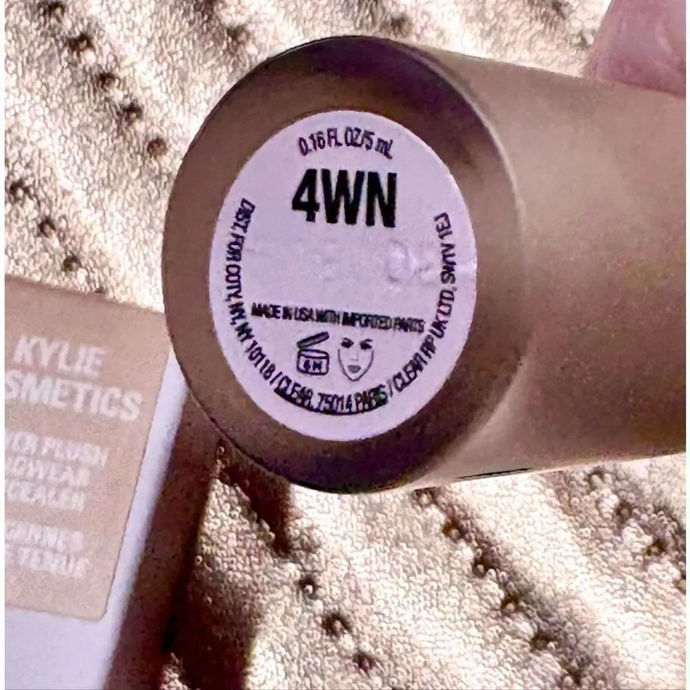 KYLIE COSMETICS - NWT Power Plush Longwear Concealer in 